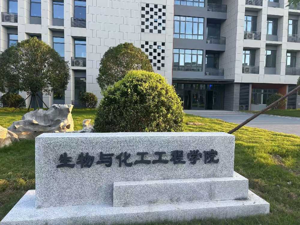 泉港区扬州职业大学体育场高杆灯项目